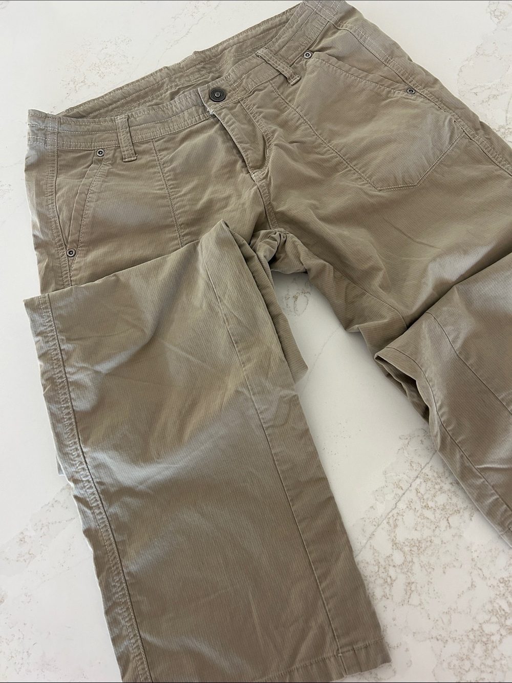 Woman’s Lightweight Casual Outdoor Khaki Pants - Classic Straight Fit SZ 8 Reg